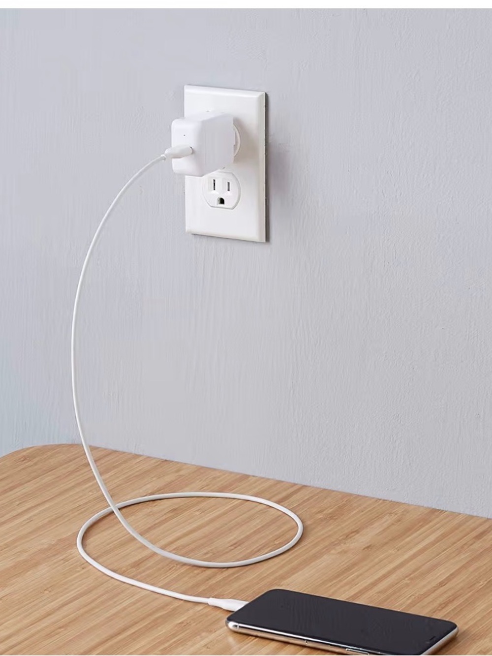 Amazon Basics 12W One Port USB-A Wall Charger (2.4A) - Picture 7 of 8